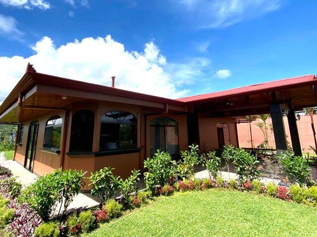 #1 - Casa para Venta en Coto Brus - P