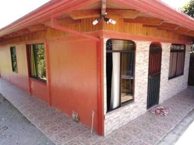 #33 - Casa para Venta en Coto Brus - P